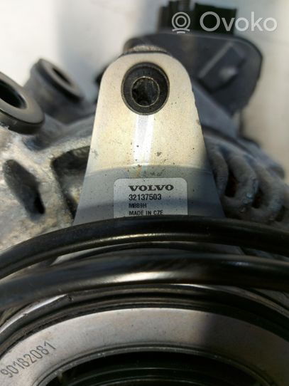 Volvo XC40 Générateur / alternateur 32301041