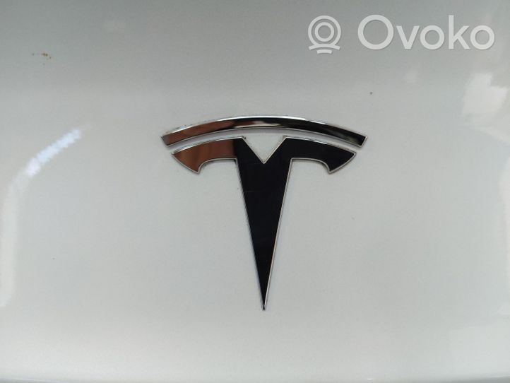 Tesla Model 3 Takaluukun/tavaratilan kansi 9262887125