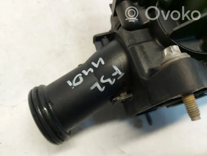 BMW 4 F32 F33 Alloggiamento termostato 7642854