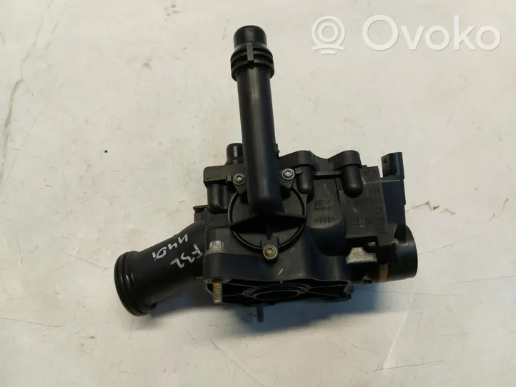 BMW 4 F32 F33 Boîtier de thermostat 7642854