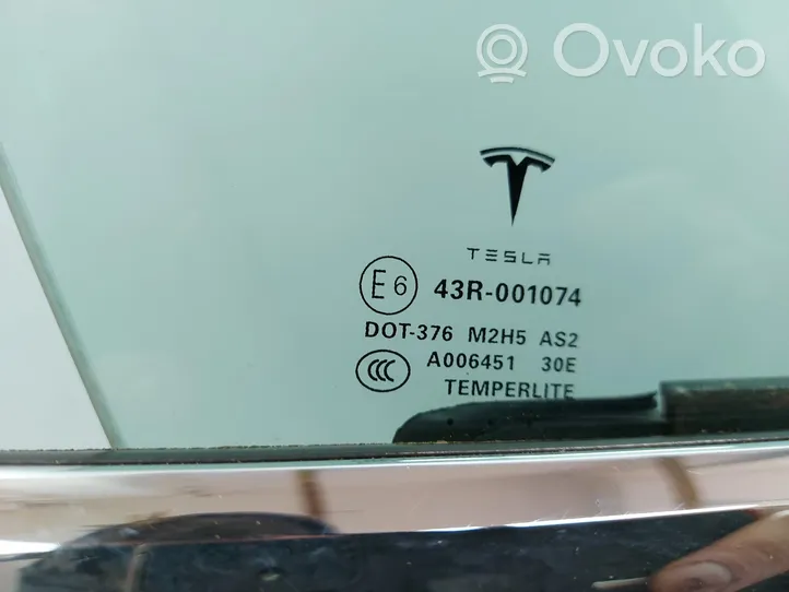Tesla Model S Porte avant 