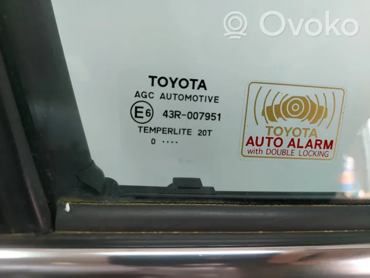 Toyota Yaris XP210 Puerta delantera 