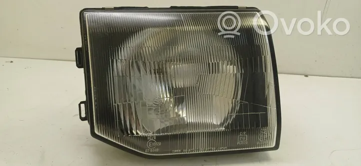 Mitsubishi Pajero Lampa przednia 020340