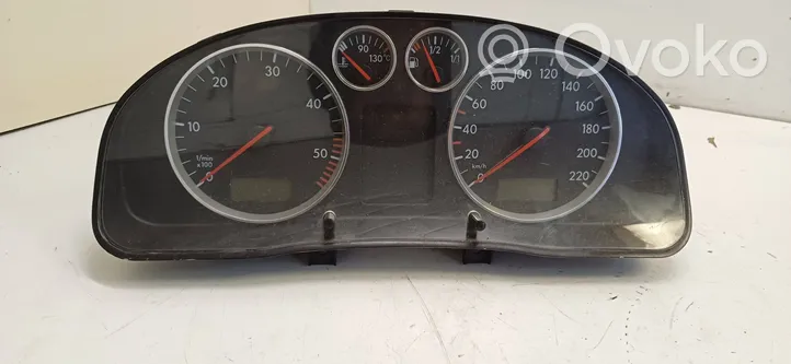 Volkswagen PASSAT B5 Geschwindigkeitsmesser Cockpit 3B0919861J