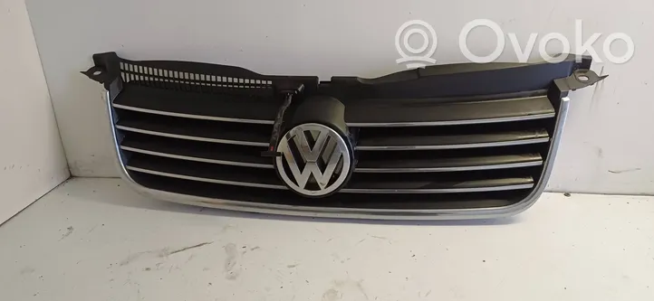 Volkswagen PASSAT B5.5 Etupuskurin ylempi jäähdytinsäleikkö 3B0853651J