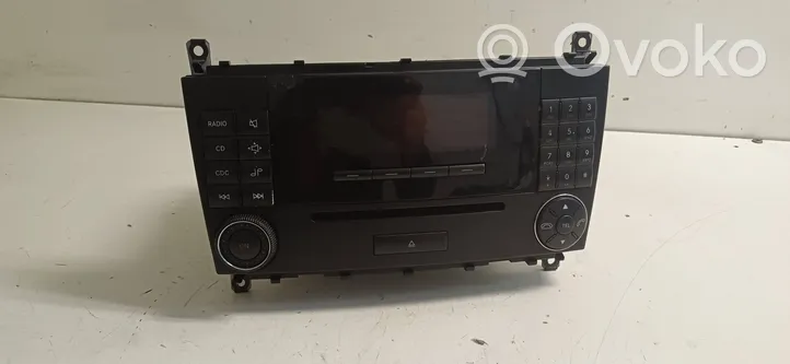 Mercedes-Benz C W203 Unité principale radio / CD / DVD / GPS A2038273842