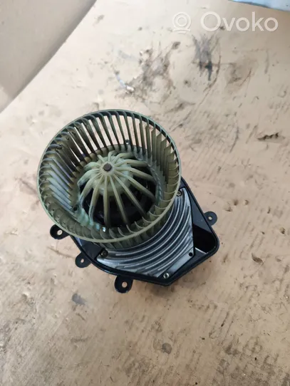 Audi A4 S4 B5 8D Ventola riscaldamento/ventilatore abitacolo 8D1820021