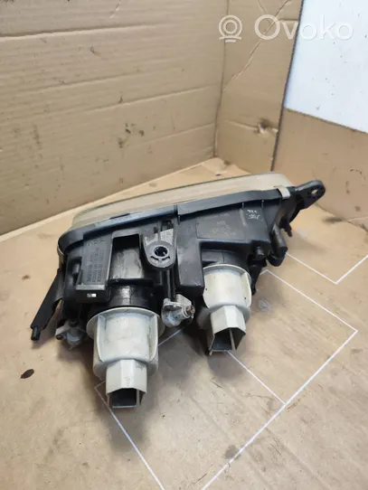 Mazda 323 F Lampa przednia 11061708