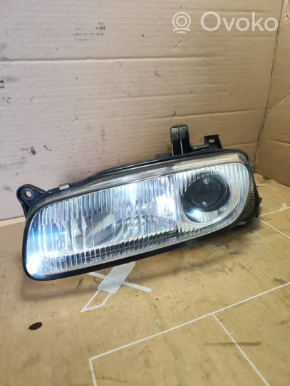 Mazda 323 F Lampa przednia 11061708