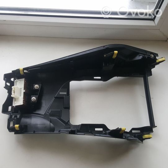 Toyota Auris E180 Rivestimento in plastica cornice della leva del cambio 5883402050