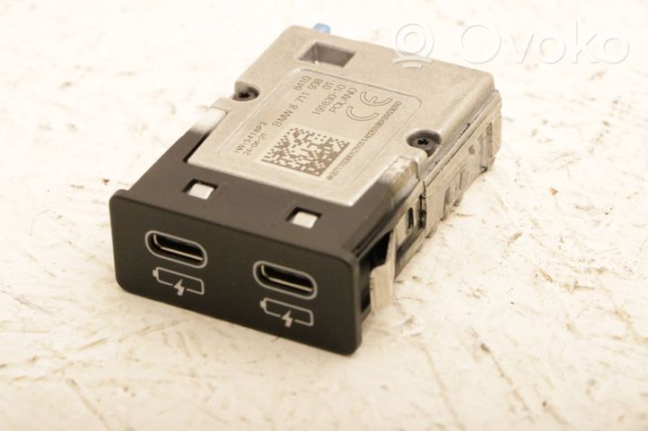 BMW M3 G80 Connettore plug in USB 8711938