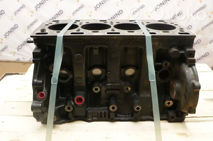 Renault Master II Engine block 8200513042