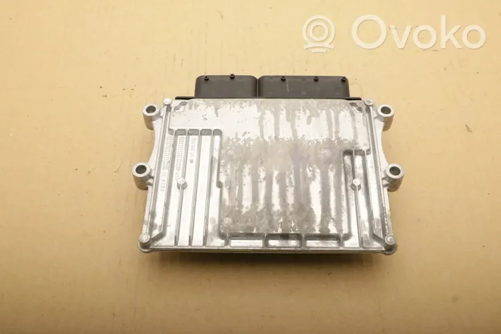 Hyundai i30 Calculateur moteur ECU 39199-04AG0