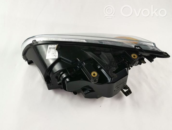 Ford Focus Lampa przednia 4M5113W029AD