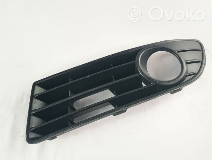 Volkswagen Polo IV 9N3 Grille antibrouillard avant 6Q0853665E