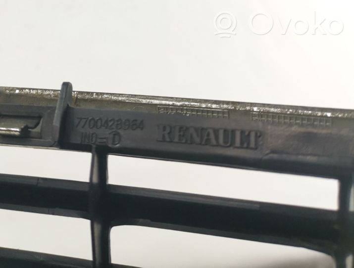 Renault Megane I Grille calandre supérieure de pare-chocs avant 7700428964