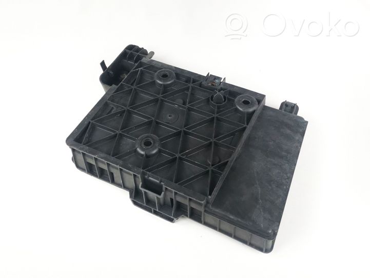 Renault Megane II Boîte de batterie 8200166032