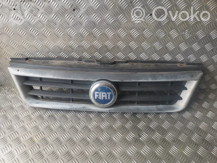 Fiat Ducato Etupuskurin ylempi jäähdytinsäleikkö LS132915801