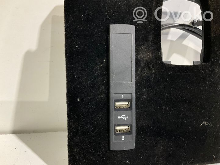 Mercedes-Benz S C217 Connecteur/prise USB A2228230011