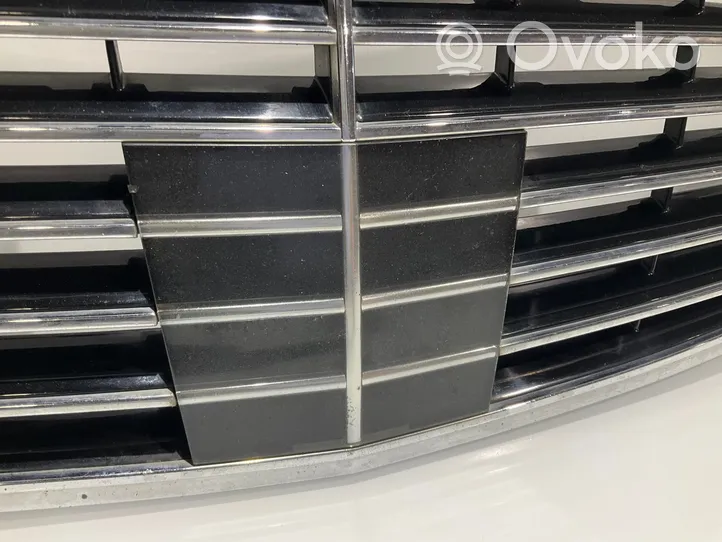 Mercedes-Benz E W211 Grille calandre supérieure de pare-chocs avant A2118800683