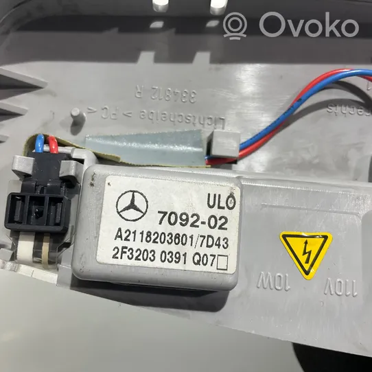 Mercedes-Benz E W211 Illuminazione sedili posteriori A2118203601