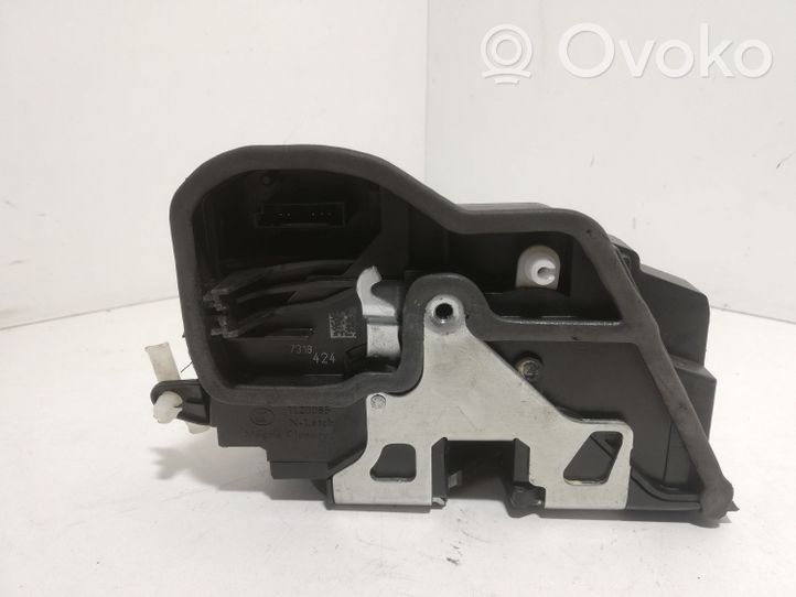 BMW X4 F26 Front door lock 7318424