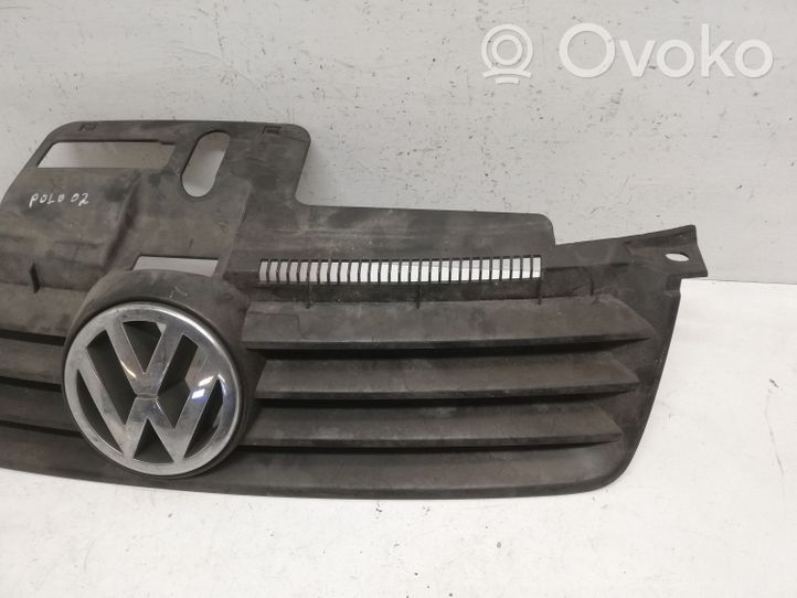 Volkswagen Polo Maskownica / Grill / Atrapa górna chłodnicy 6Q0853651C