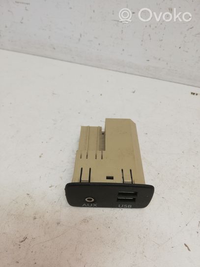 Subaru Outback (BS) Connettore plug in USB 86257AL200