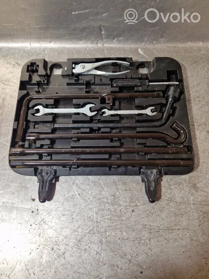 Toyota Land Cruiser (J120) Tool set 6020009120