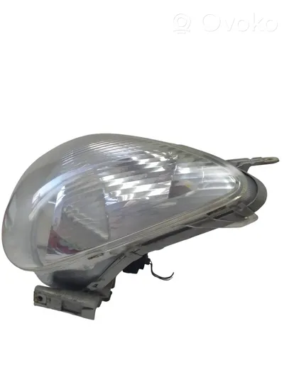 Toyota Corolla Verso E121 Lampa przednia 9922679004