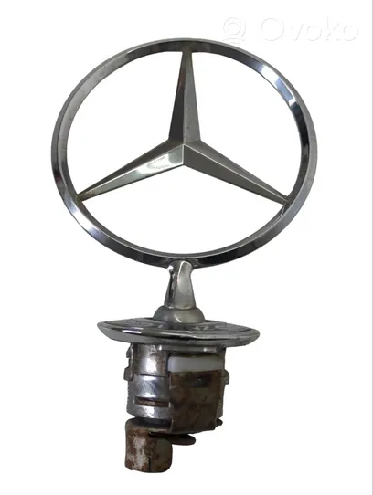 Mercedes-Benz S W220 Valmistajan merkki/logo/tunnus A2108800186