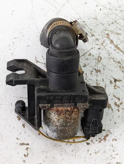 BMW 5 E34 Coolant heater control valve 1147412052