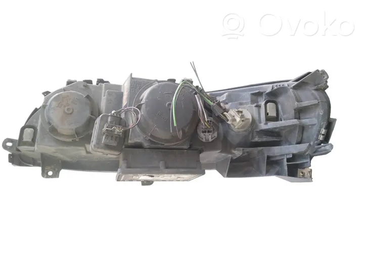 Volvo S60 Lampa przednia 8693657