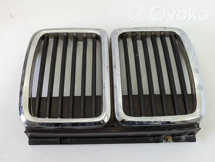 BMW 3 E30 Atrapa chłodnicy / Grill 51131884350