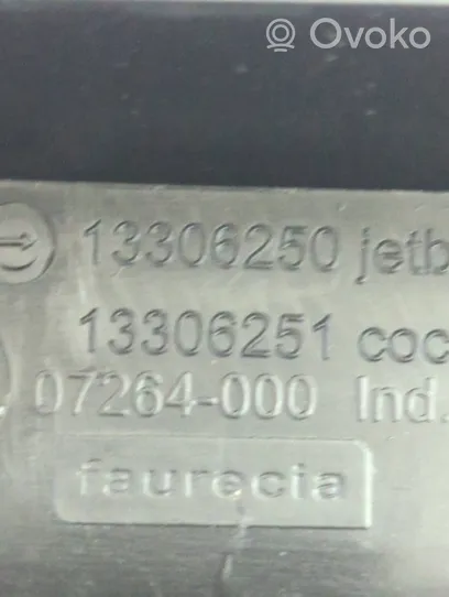 Opel Insignia A Ohjauspyörän pylvään verhoilu 13306250