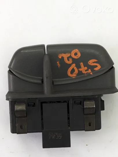 Volvo S70  V70  V70 XC Fuel tank opening switch 9162946