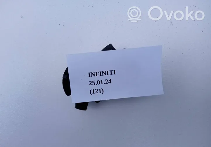 Infiniti Q70 Y51 Uchwyt / Mocowanie chłodnicy 