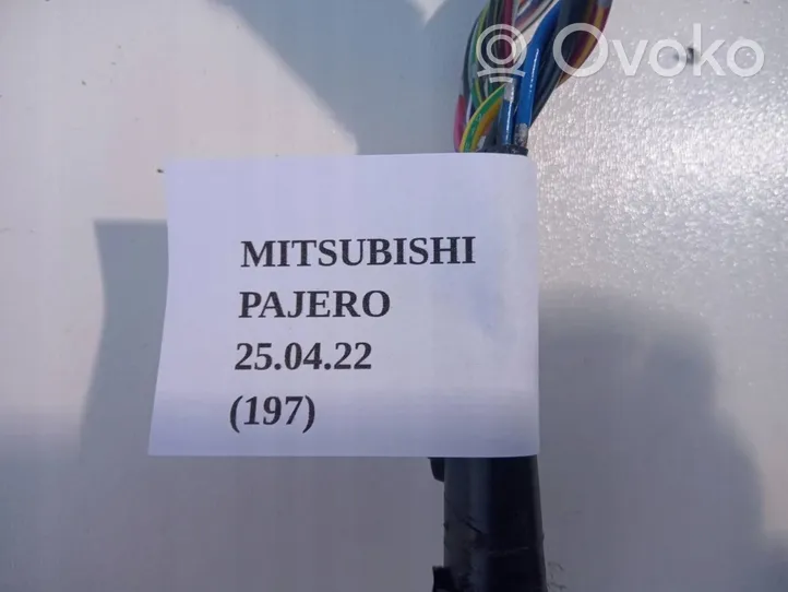 Mitsubishi Pajero Sport II Cablaggio/alloggiamento cablaggio della portiera anteriore 