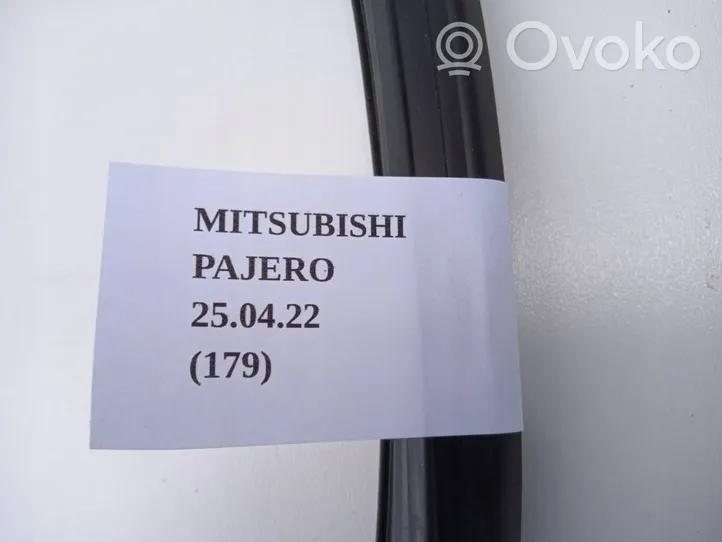 Mitsubishi Pajero Sport II Etuoven ikkunalasin kumitiiviste 