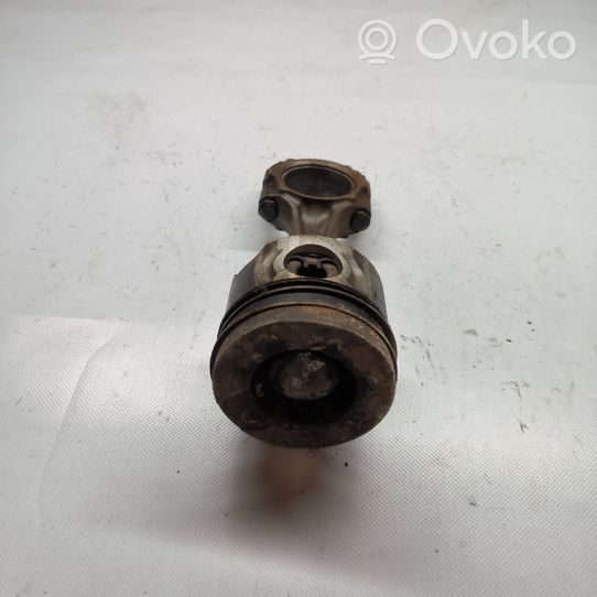 Mitsubishi Canter Piston with connecting rod 