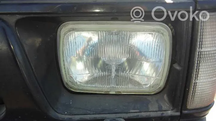 Mitsubishi L200 Lampa przednia MR392411