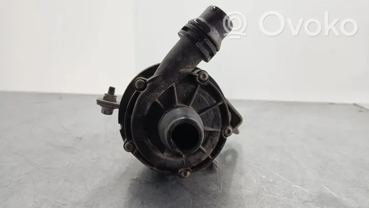 Mercedes-Benz C W205 Pompe de circulation d'eau A0005002686