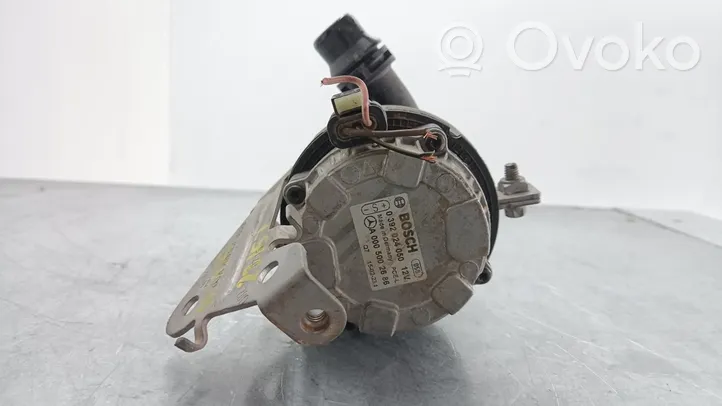 Mercedes-Benz C W205 Pompe de circulation d'eau A0005002686