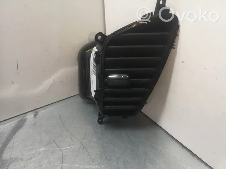 SsangYong Tivoli Centrālais gaisa ventilācijas režģis 765503500