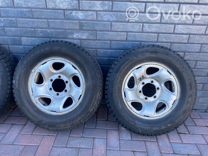 Toyota Hilux (N140, N150, N160, N170) R16 C -nastarengas BRIDGESTONE