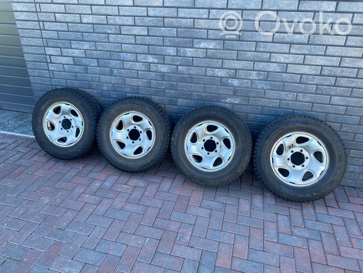 Toyota Hilux (N140, N150, N160, N170) Зимняя покрышка (покрышки) С сR 16 BRIDGESTONE