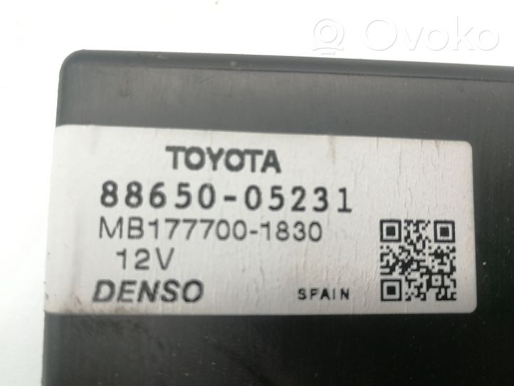 Toyota Avensis T270 Kiti prietaisai 8865005231