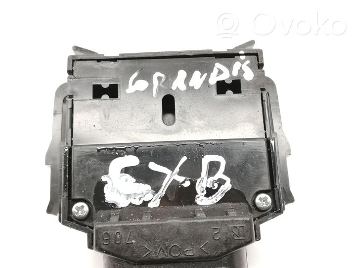 Mitsubishi Grandis Pyyhkimen nopeuden kytkin P714OK59