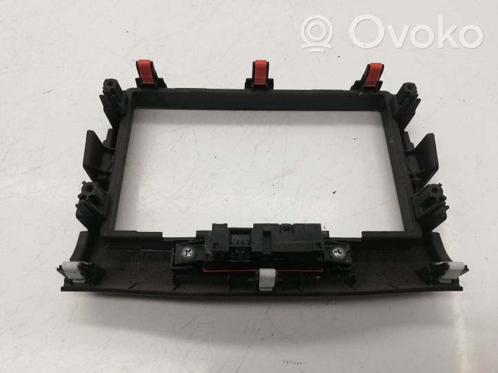 Honda CR-V Radio/GPS head unit trim 