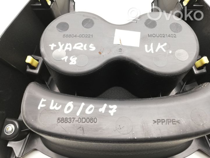 Toyota Yaris Ramka drążka zmiany biegów 588370D060